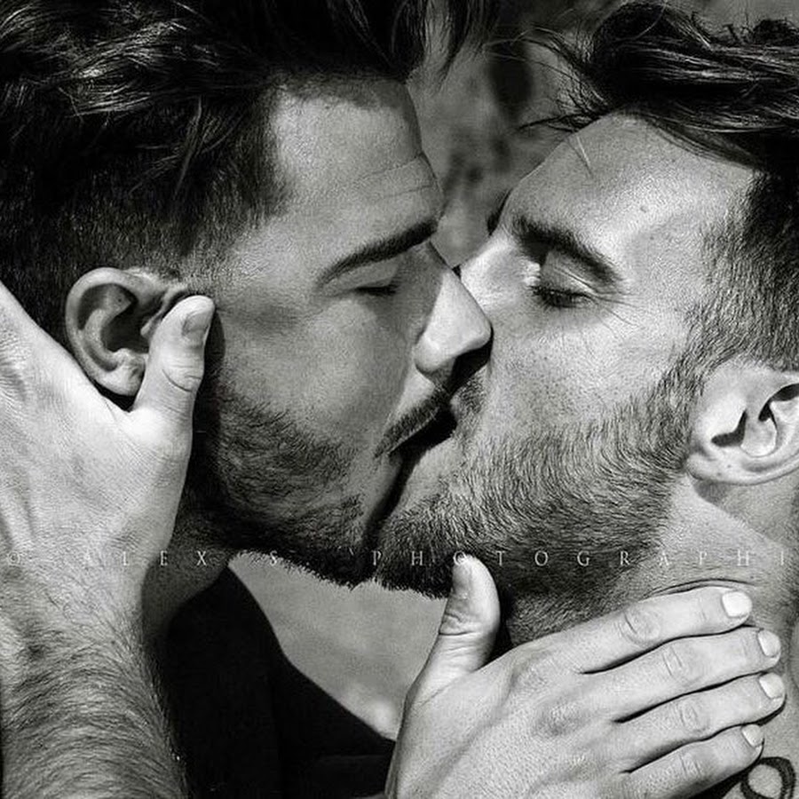 Kissing men