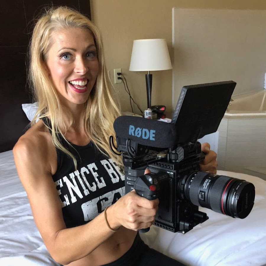 Holly & Vince Keep Up With The Joneses YouTube