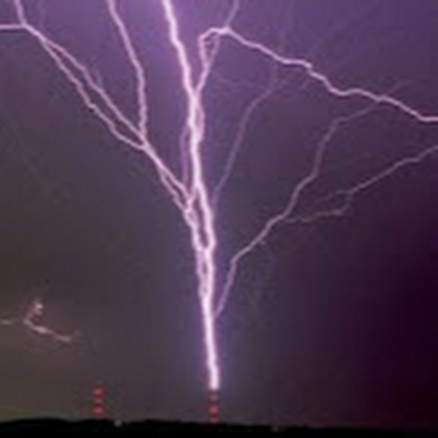 Молния из земли в небо. Молнии кататумбо маяк маракайбо. Разветвленная молния. Извержение вулкана пуйеуэ 2011. Молнии кататумбо венесуэла.