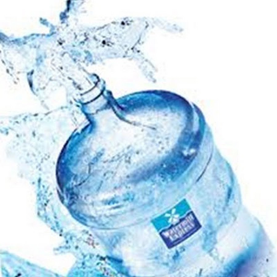 Post su. Бутилированная вода. Вода питьевая бутилированная. Бутылка воды в брызгах. Бутыль воды с брызгами.