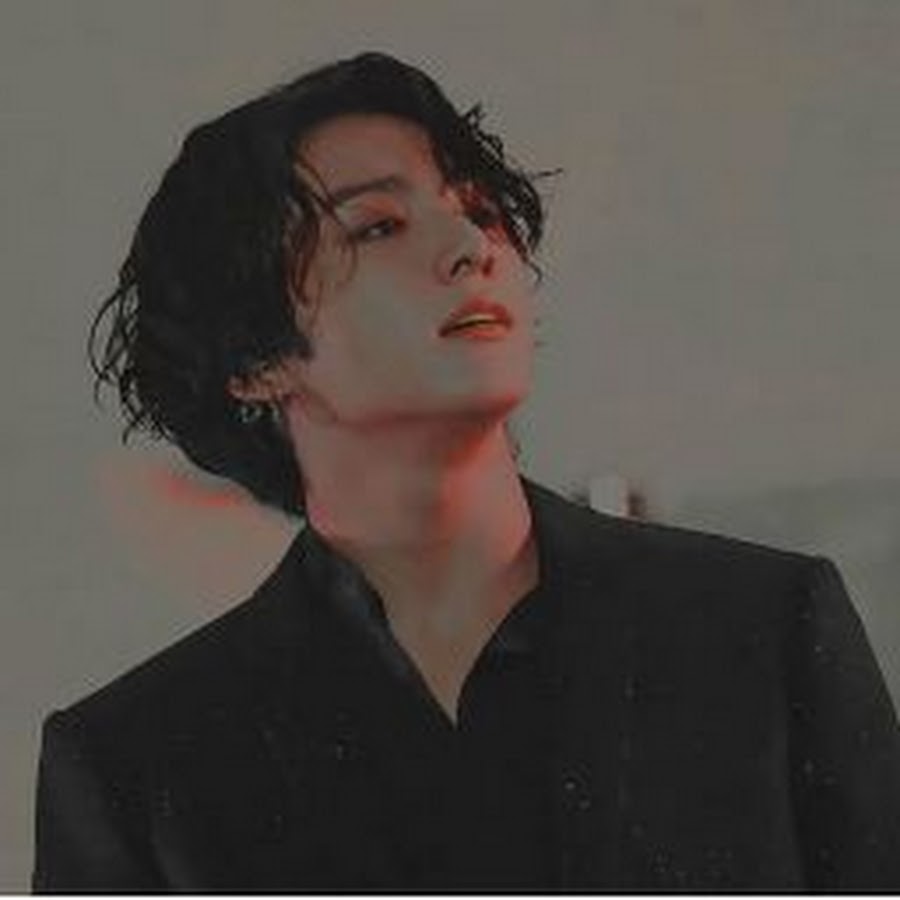 Jungkook's Girlfriend - YouTube
