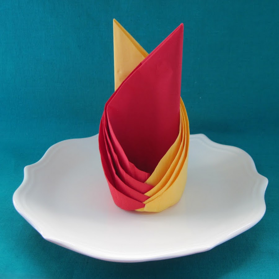 складывание бумажных салфеток в бокал. сложить салфетки бумажные для сервировки в стаканы. салфетки в стакане для сервировки бумажные. салфетки в стакане для сервировки бумажные. складываем бумажные салфетки в стакан.