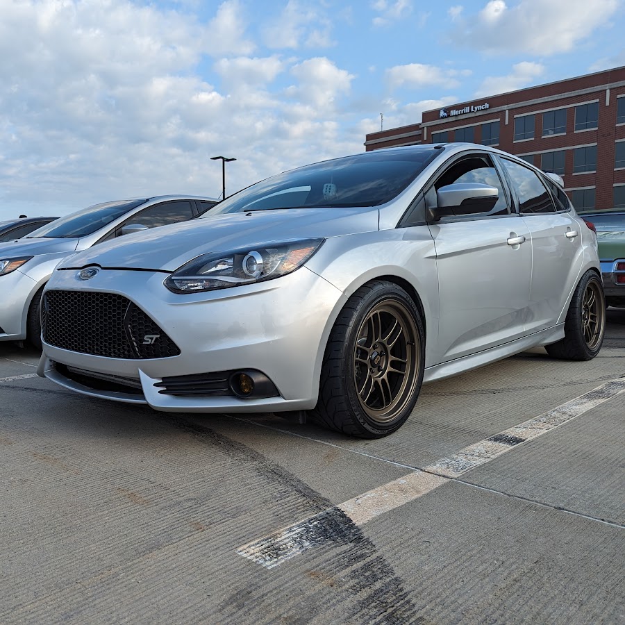 Ford focus garage