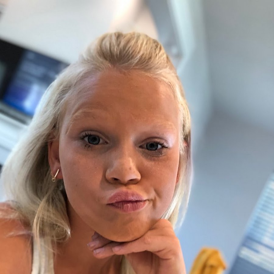 Bella's world - YouTube