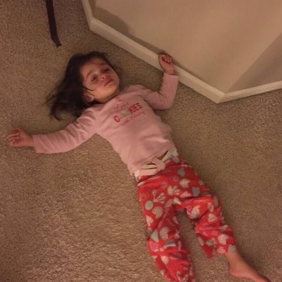 Ну и не пиши картинка с девочкой на полу