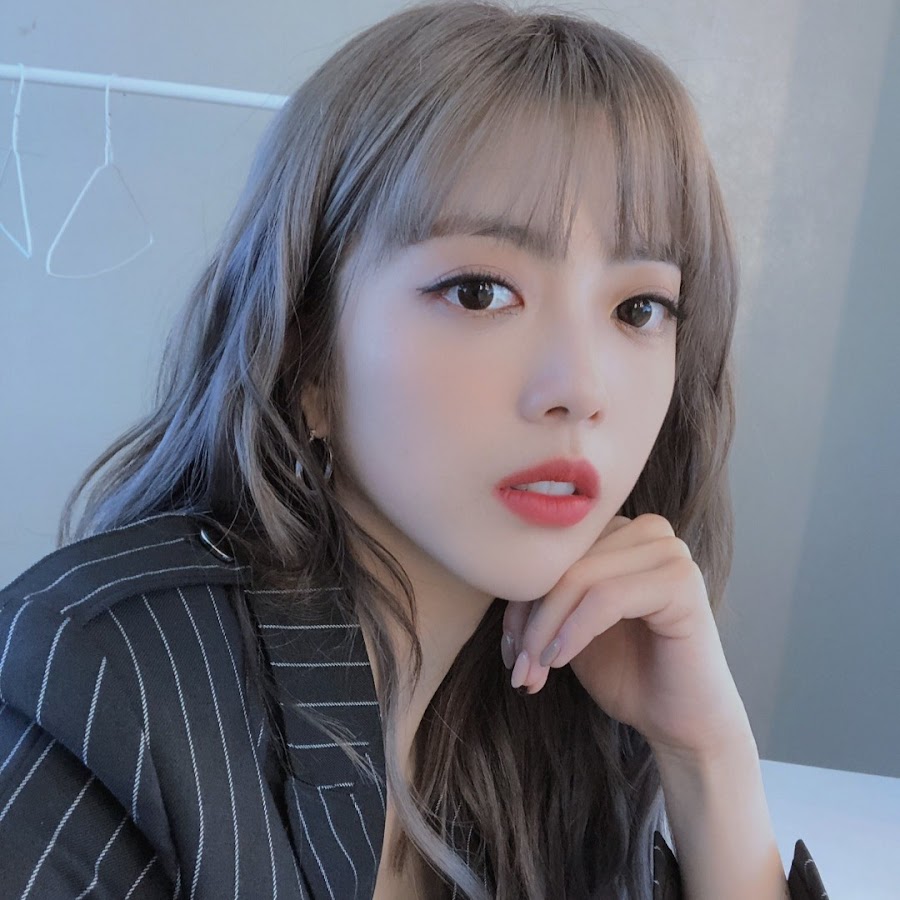 Wekimeki지수연 - YouTube