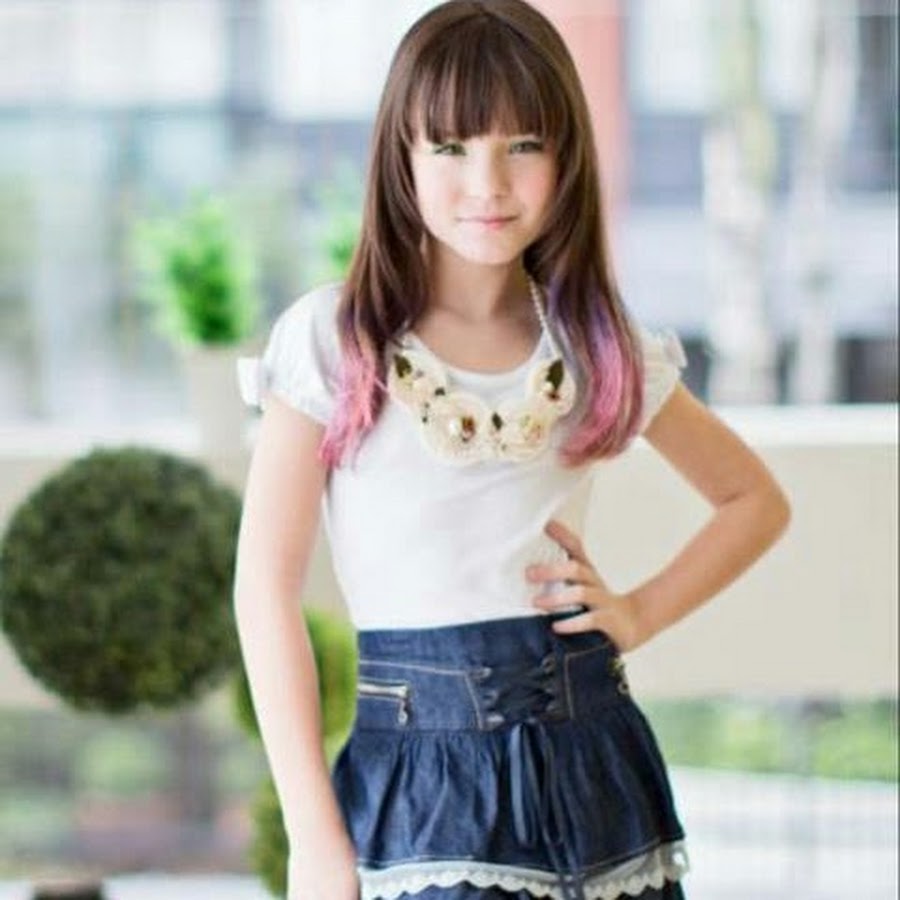 Larissa Manoela Taques - YouTube 