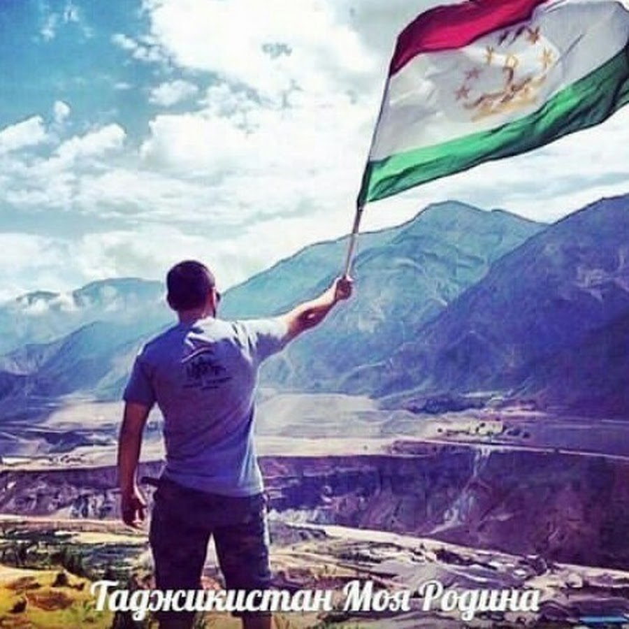 Бача на таджикском. Парень с таджикским флагом. Гордый таджик. Пацан с флагом Таджикистана. Флаг Таджикистан и мужик.
