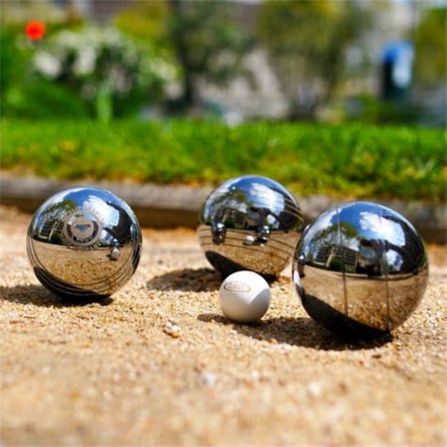 Boule De Pétanque Pleine Ou Creuse