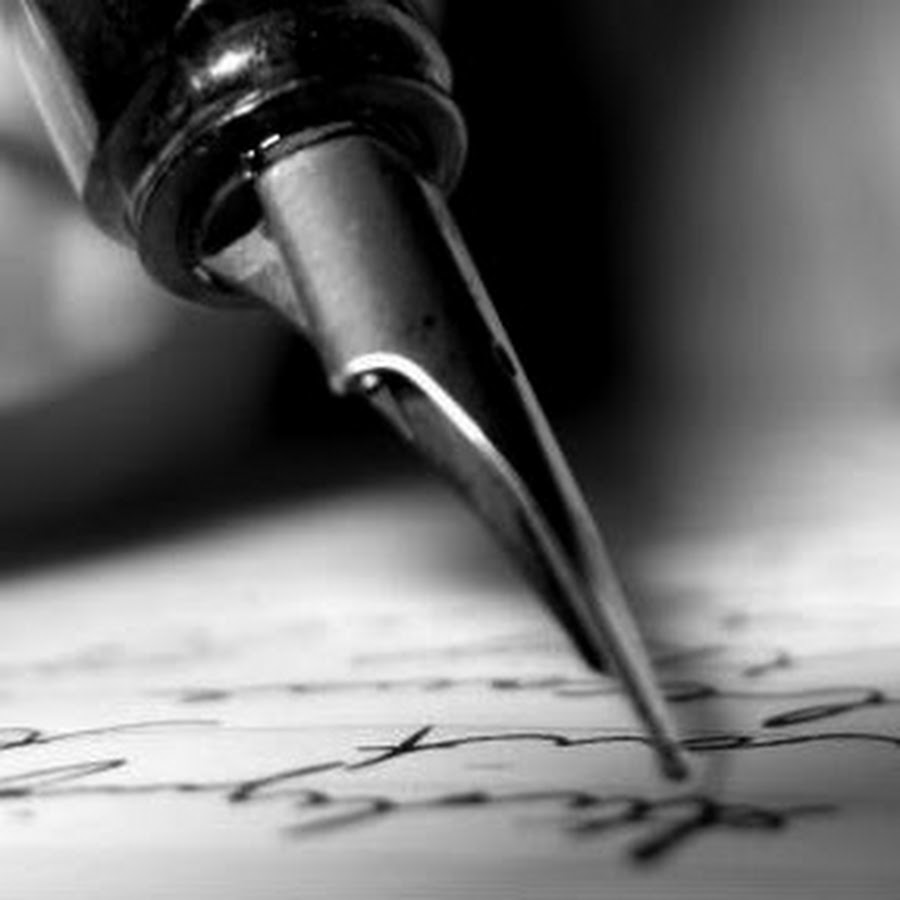 Книги на темном фоне. Перо писателя. Перо поэта. Перо поэзия. Писатель жил пером.