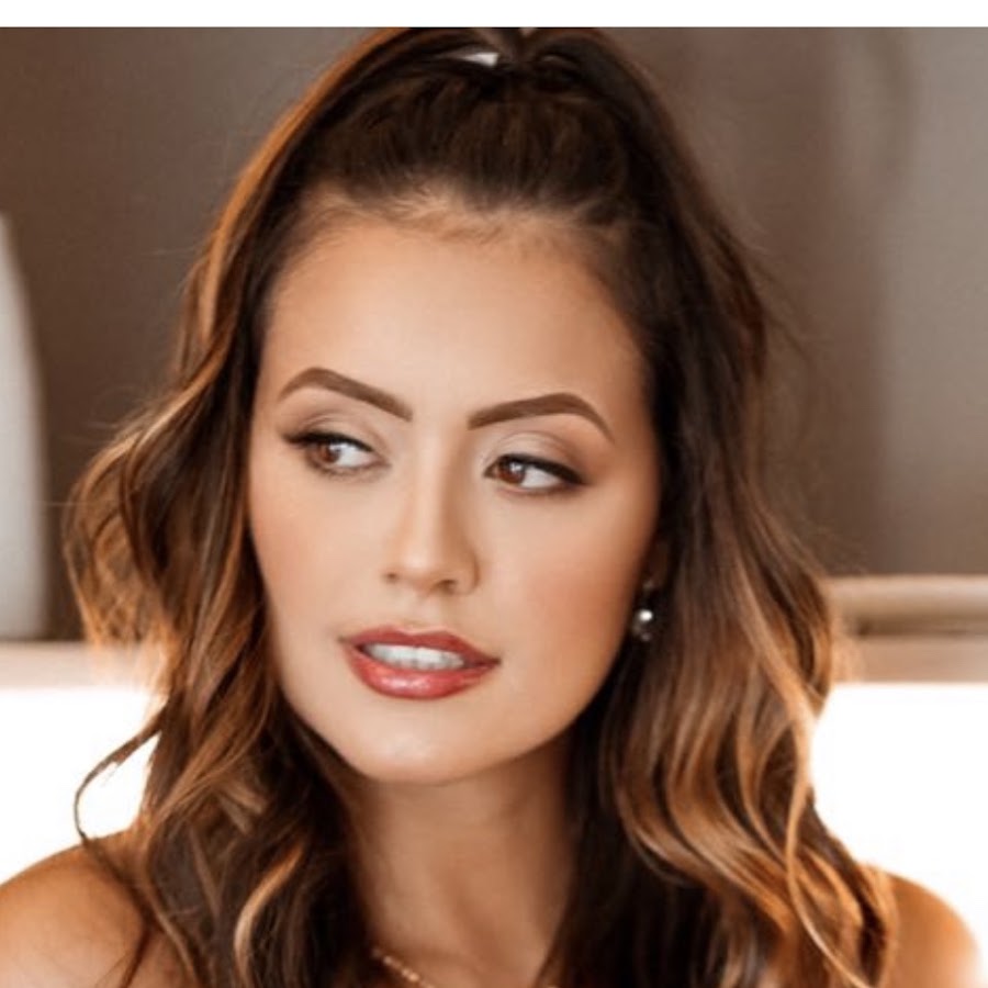 Luana Castro - YouTube
