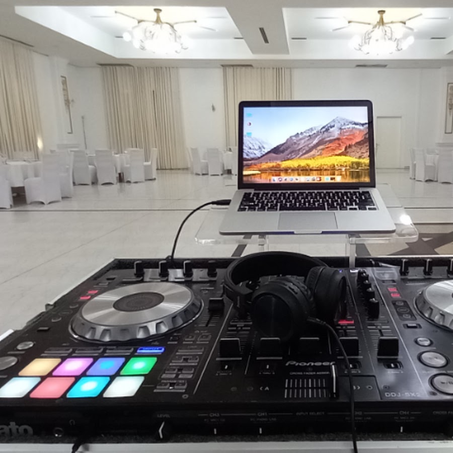 Deejay Reni - YouTube