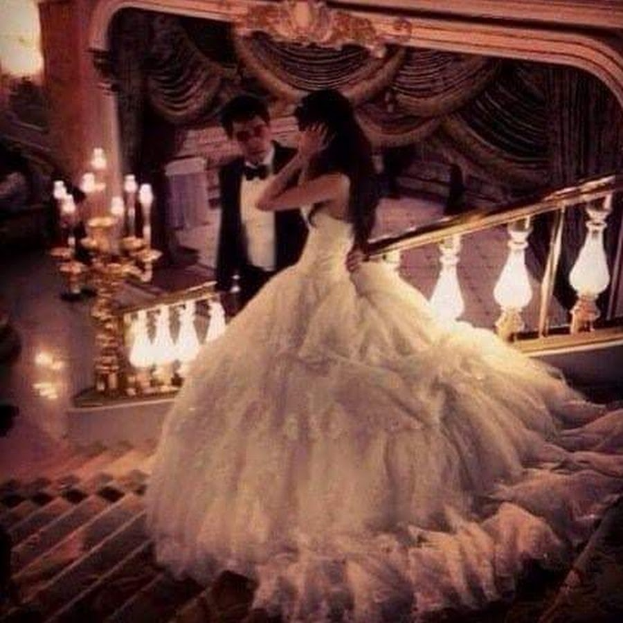 Королева воспитала. Гладить свадебное платье. Фото на аву в свадебном платье без лица.