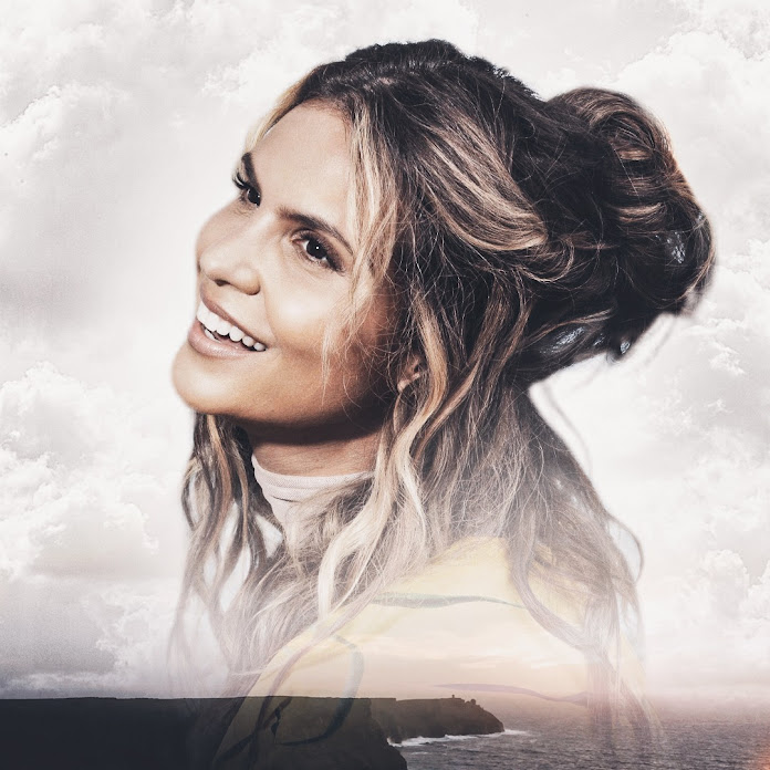 Aline Barros Net Worth & Earnings (2025)