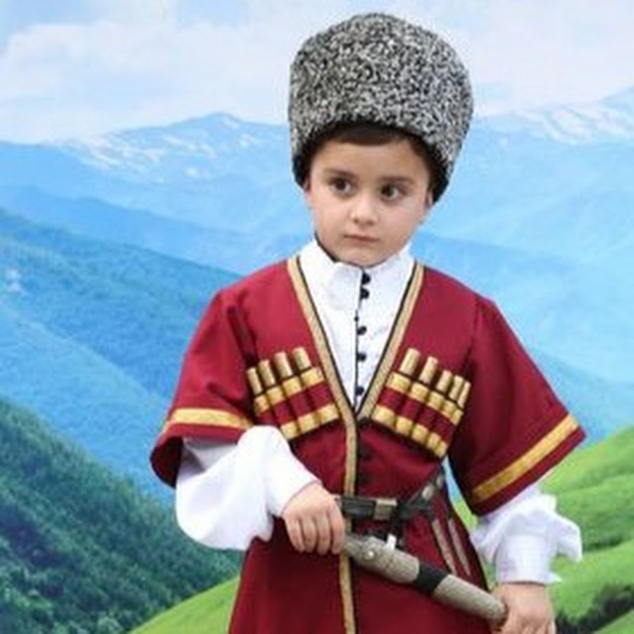 Лезгины народ кавказа. Горцы ансамбль лезгинка. Национальный костюм карачаево черкесии. Национальный костюм кумыков. Кавказские танцы.