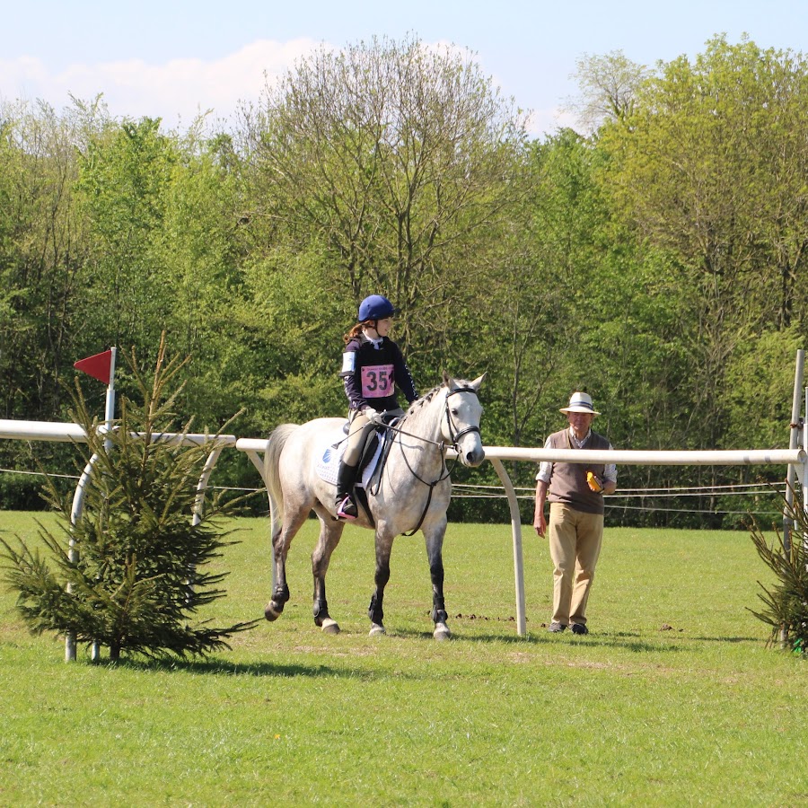 Carrie munro Equestrian YouTube