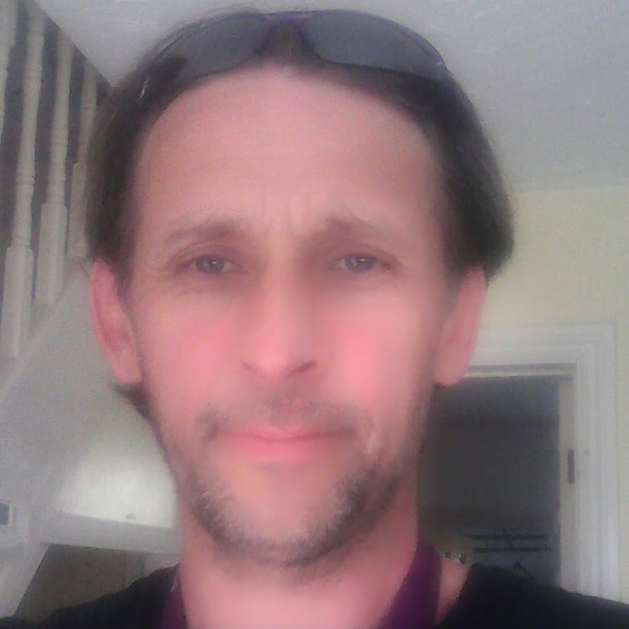 Joseph Quinn - YouTube