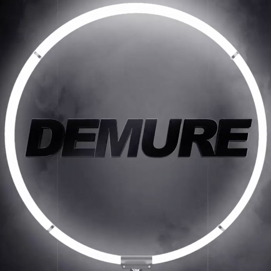 ариэль демур транс. Essie лак demure vix. Demure. Elis demure. платье нюд.