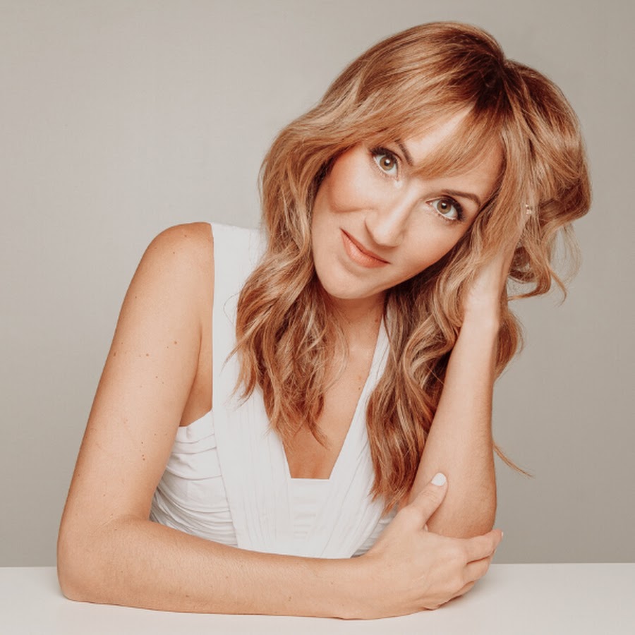 мотивационные обои на рабочий стол. Just being. Be yourself цитата. надпись just be. мемы just zone.