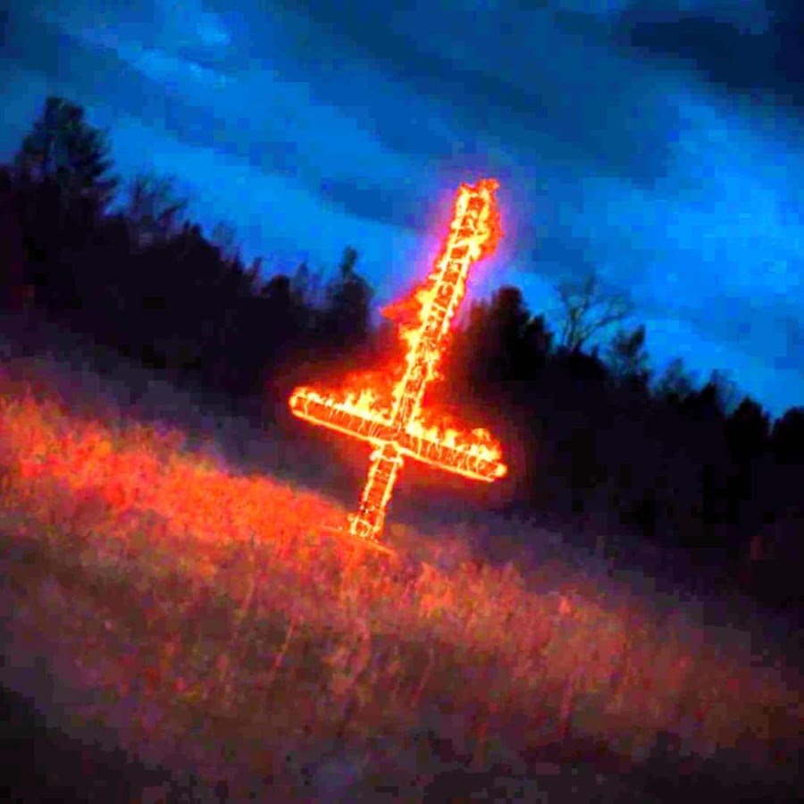 Огненный крест цветок. Огненный крест. Огненная крестик. Огненный крест в небе. Зорька Огненный крест.