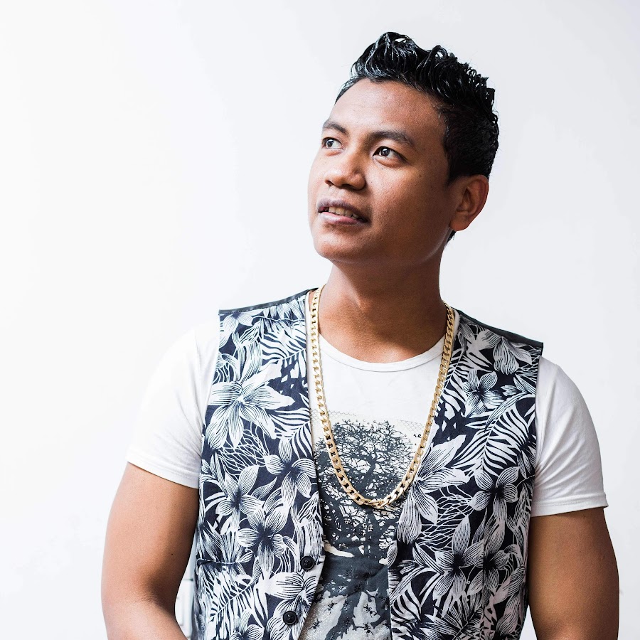 Ariane Officiel - YouTube