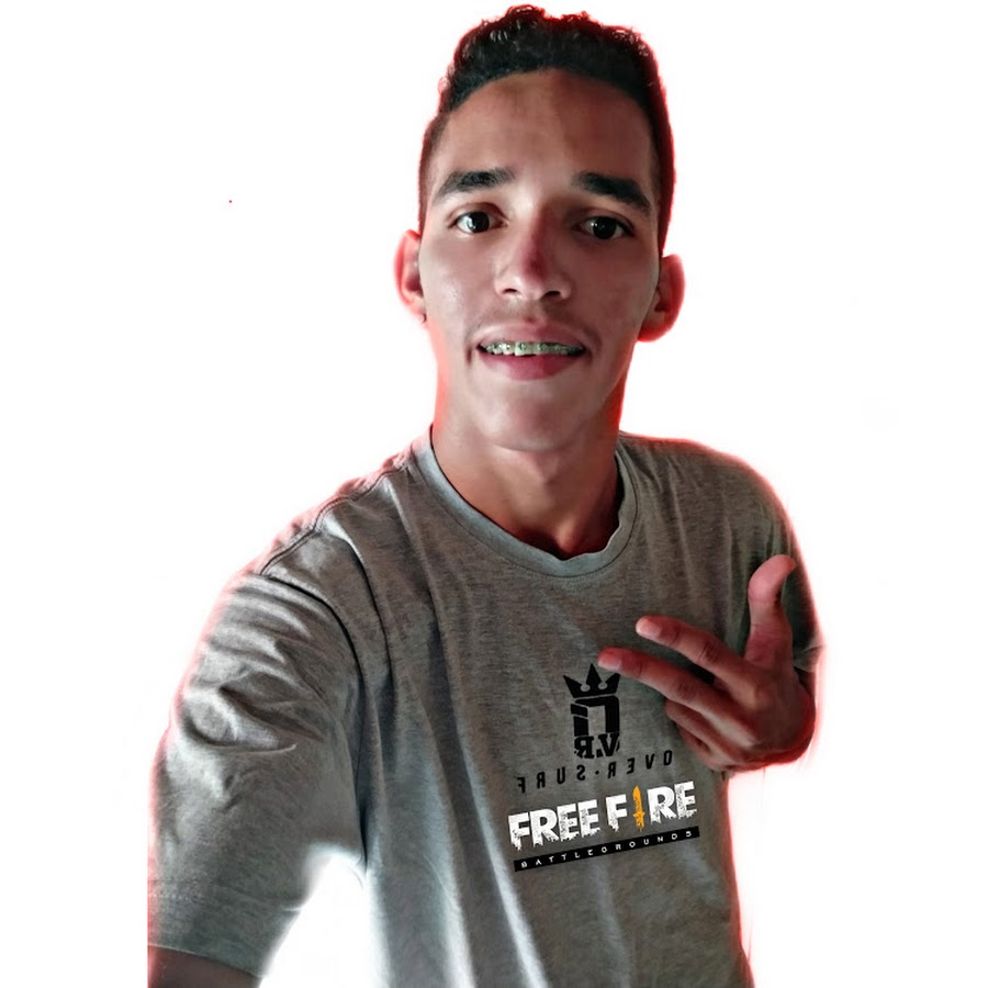 Геймер х фри фаер лицо. Компьютерный игрок. Геймер в плейстейшен. Gamer ff pc. Фф геймер.