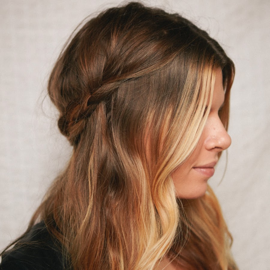 топ прически с длинными волосами. Easy hairstyles. осветленные пряди спереди. мальвинка на средние волосы. The half-up, half-down hairstyle mature woman.