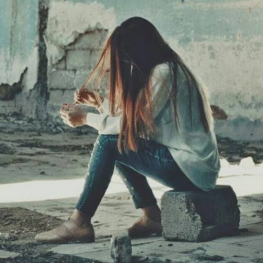 Картинки девушка плачет из за парня