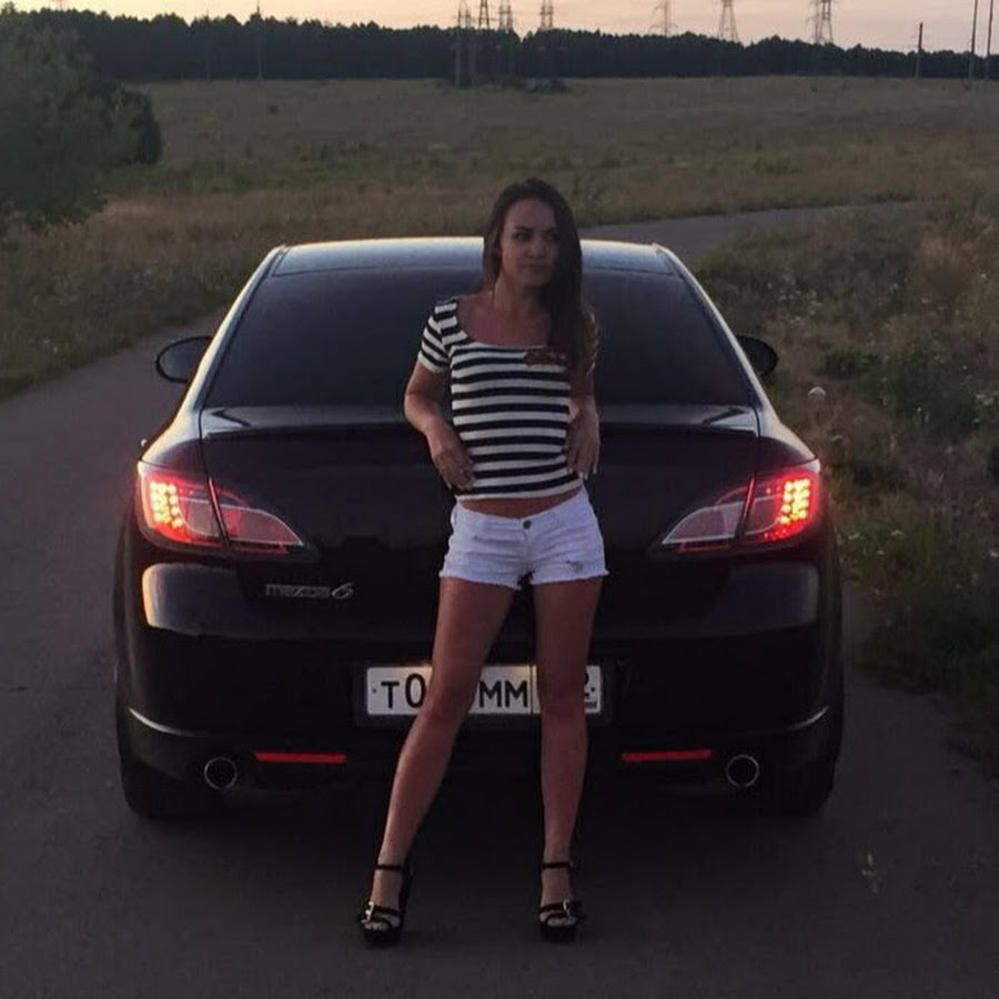 В колготках в авто