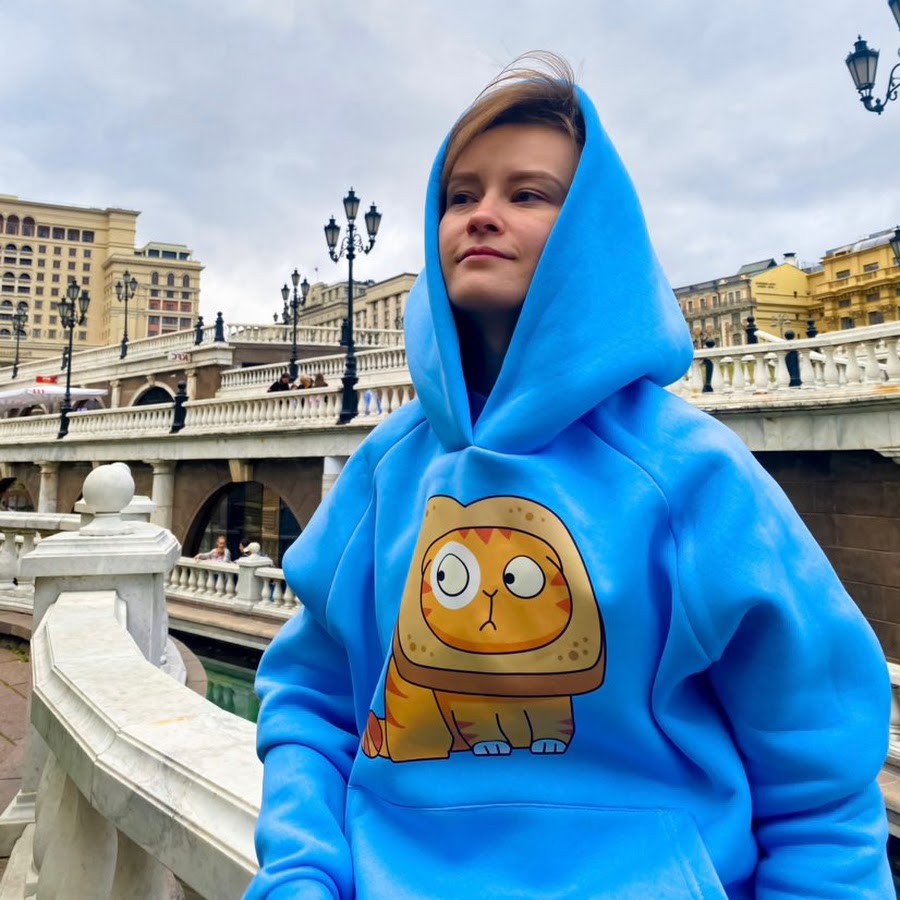 Томбой причёски для девочек 12 лет. Короткие стрижки девочки 15 лет Tomboy. Томбой стрижка для девушки подростка 2022. Красивая девушка 16 лет Томбой.