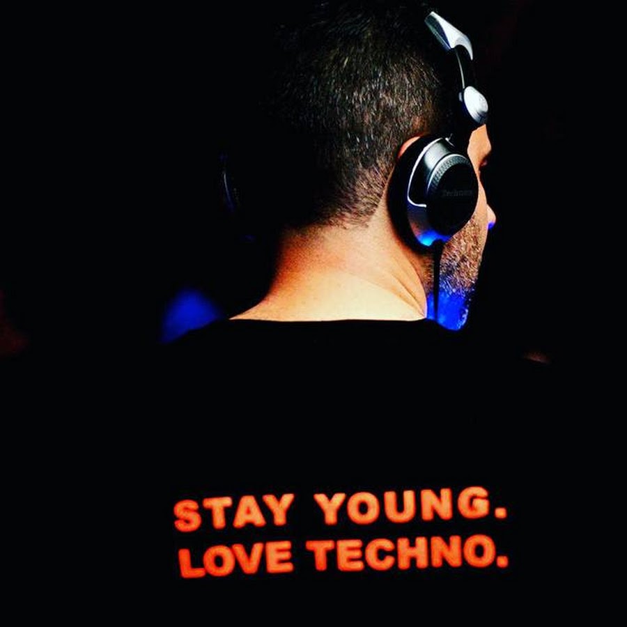 J dilla 2006. Jay dilla. Игорь поляков дрозд битмейкер. Илья лавров вк. Dj agent.