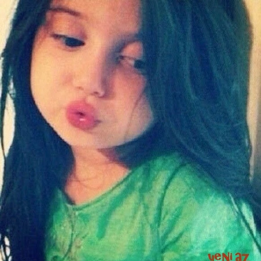 Зачем она тебе она же маленькая. Да я же маленькая. Прости картинки. Патрик из спанч боба. Обиженная маленькая девочка.