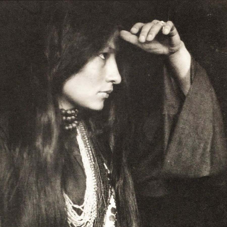 Into native. индейцы скво северной америки. картинки: бородатые индейцы сиу. рюкзак eastpak rowlo. Into native.