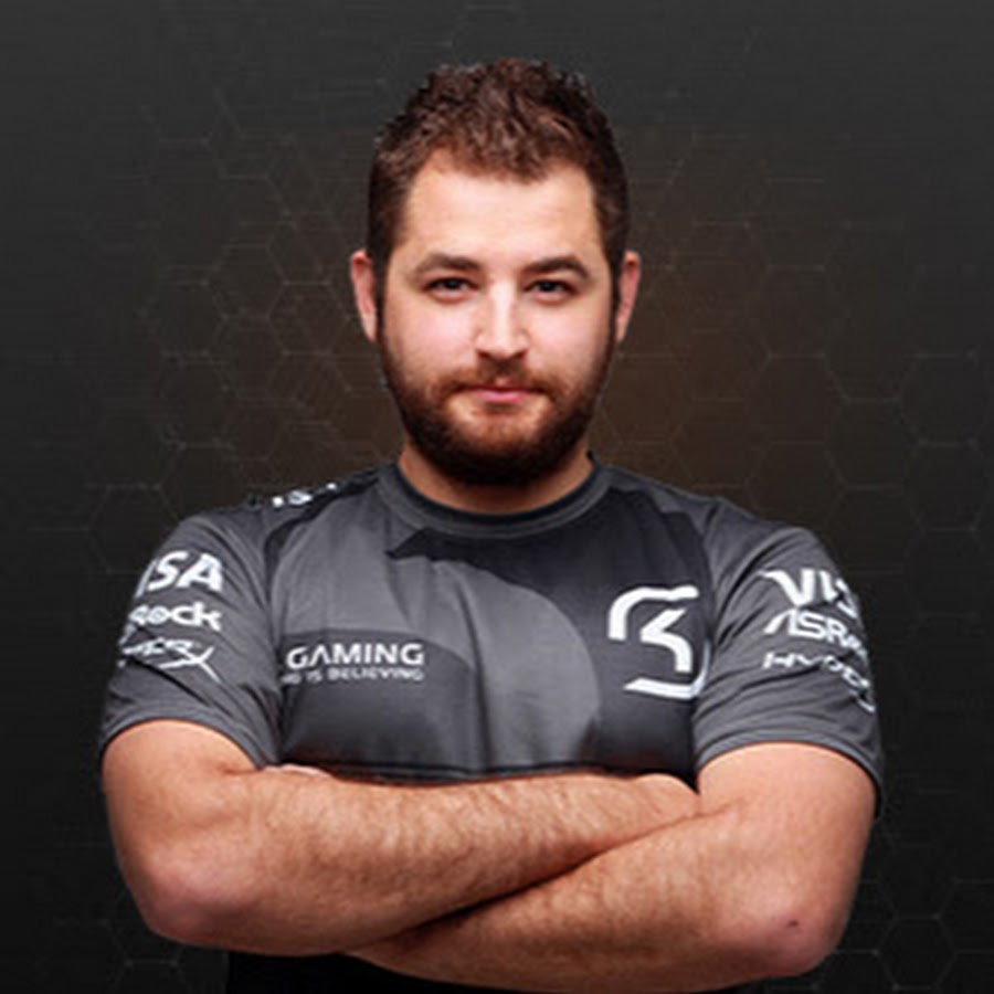 фолен кс го. Playing fallen. фолен кс го. Football player falling down. игрок десятилетия rc.