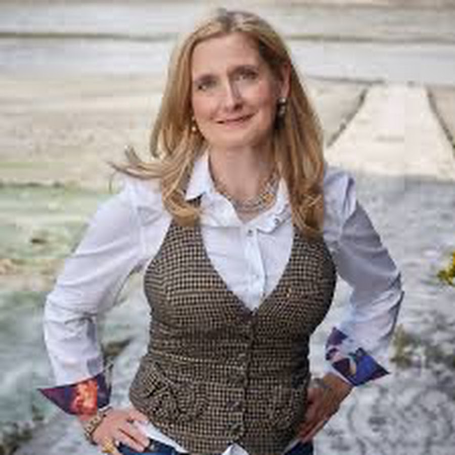 Cressida Cowell 