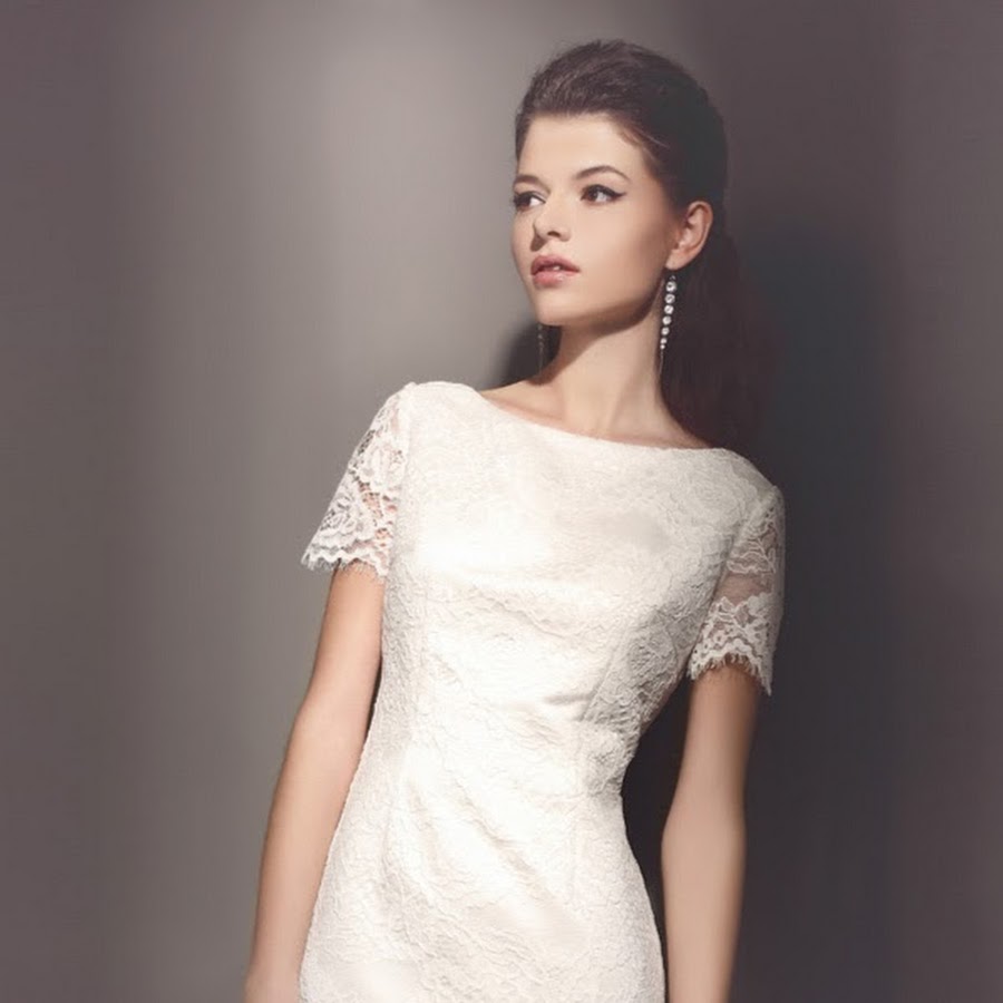 Короткое свадебное платье с рукавами. Свадебное платье прямое короткое. Свадебные платья короткие прямые. Платье вечернее короткое прямое