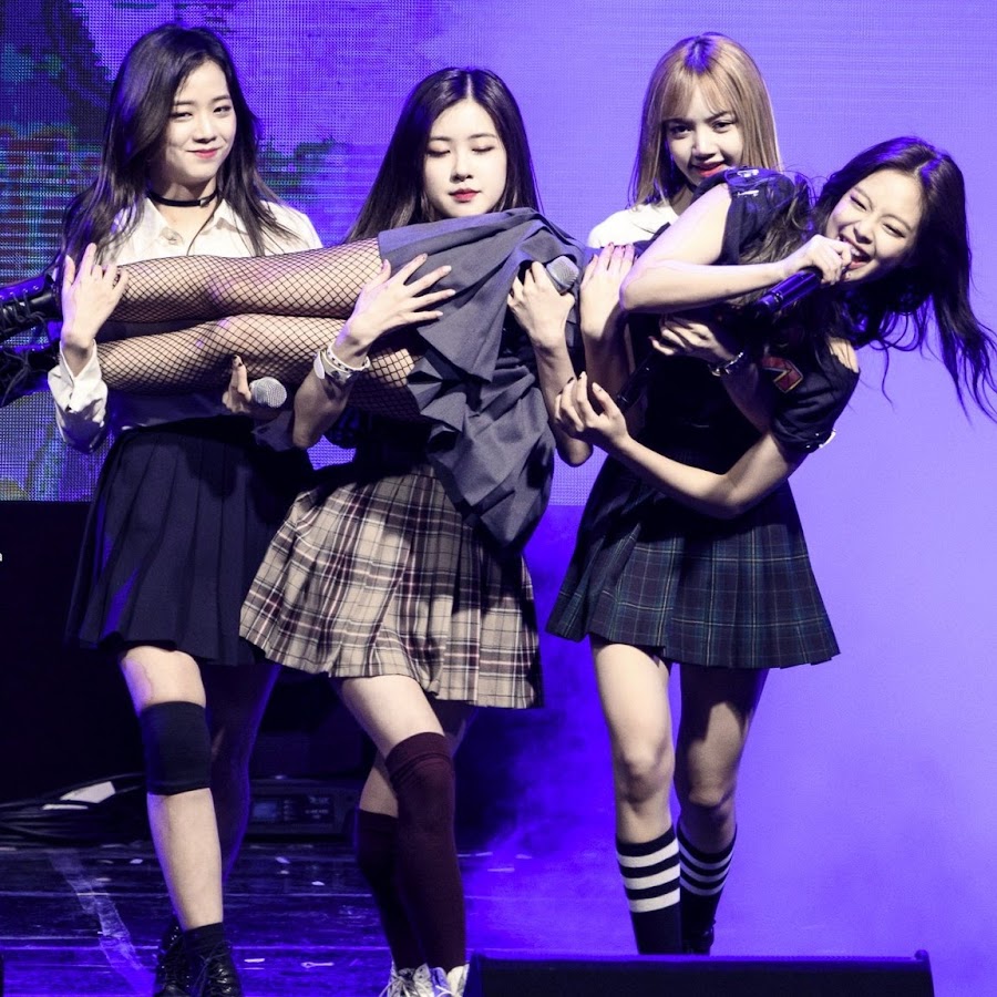 Дженни boombayah. Лалиса манобан boombayah. Розэ бумбая. Блэк пинк участницы бумбая. Пинк бумбая.