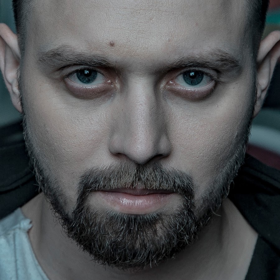 Grey гонка. Серый экран без ничего. Сергей грей продакшн. Экзит vs серый. Цвет серебро в cmyk.