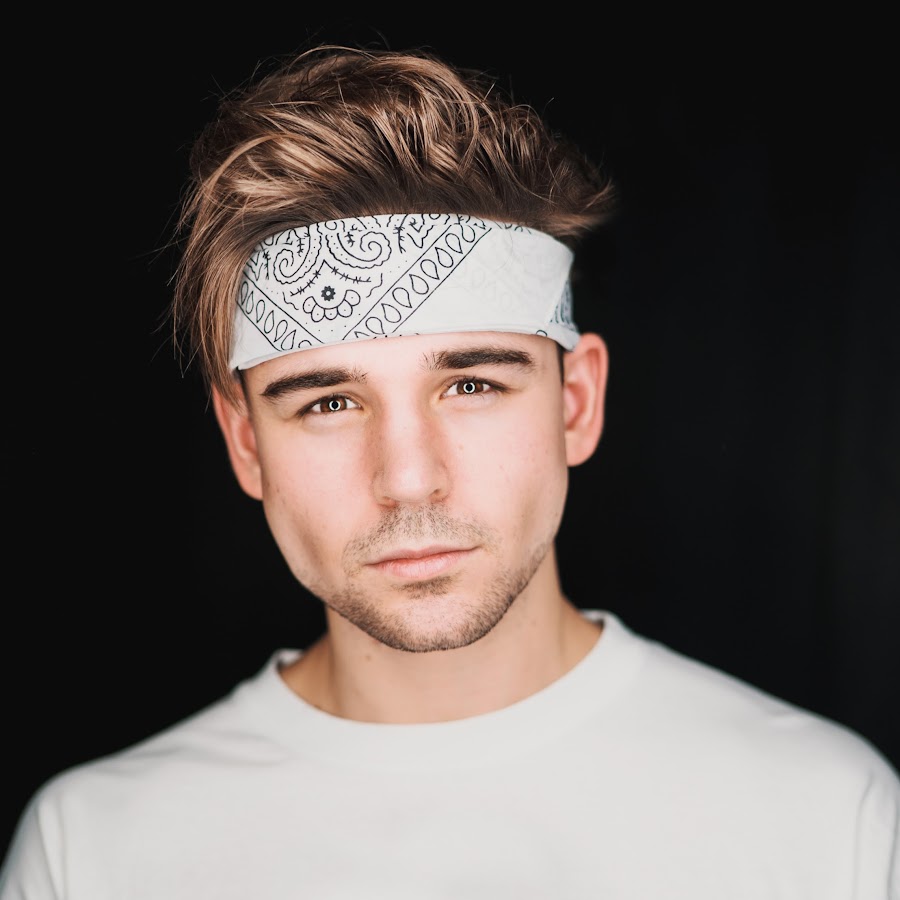 Moritz Garth Life - YouTube