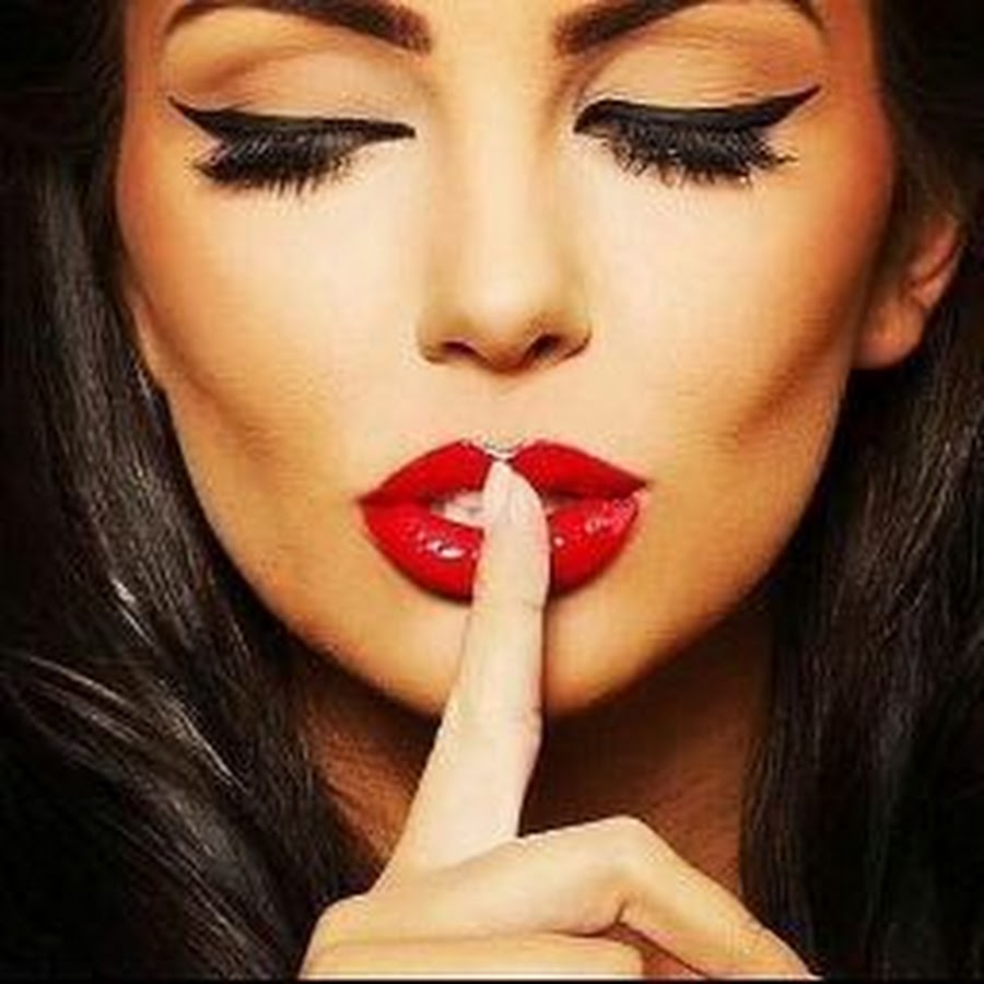 Макияж женщины вамп. Андреева татьяна новосибирск. Лицо стервы. Девушка с красными губами. Эффектная брюнетка.