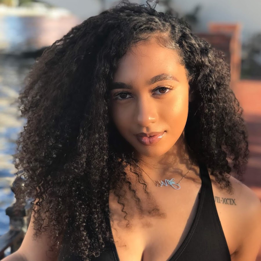 хелена данае