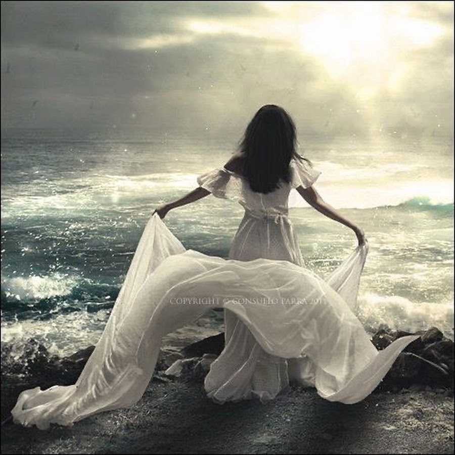 Девушка в омуте. Песня сильная внутри она снаружи ранимая. Чувство разлуки. Картинки на тему расставания. Песня сильная внутри она снаружи ранимая.