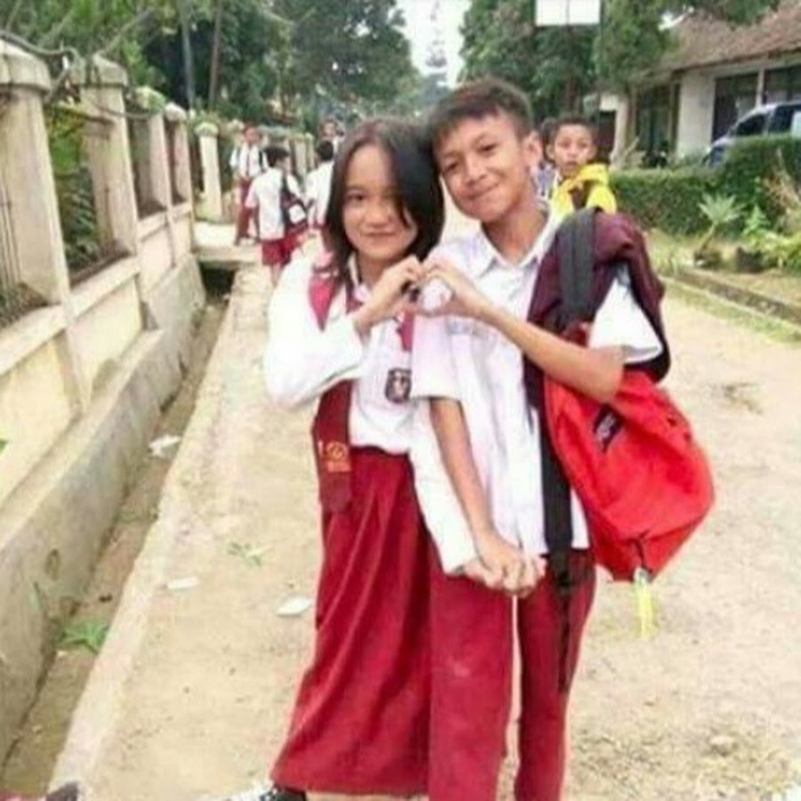 Bocil masih sd. Gaya pacaran Kids Jaman Now. Bocil SD pacaran. Pacaran cipokan. Ciuman Anak Jaman Now