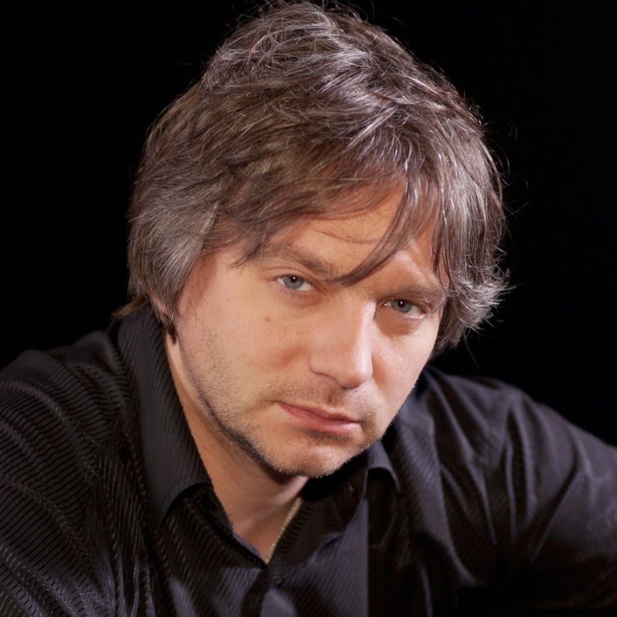 Начо варга актер. Роман устюгов. Актер режиссер певец. Вахтанг кикабидзе молодой. Гоша куценко в 90х.