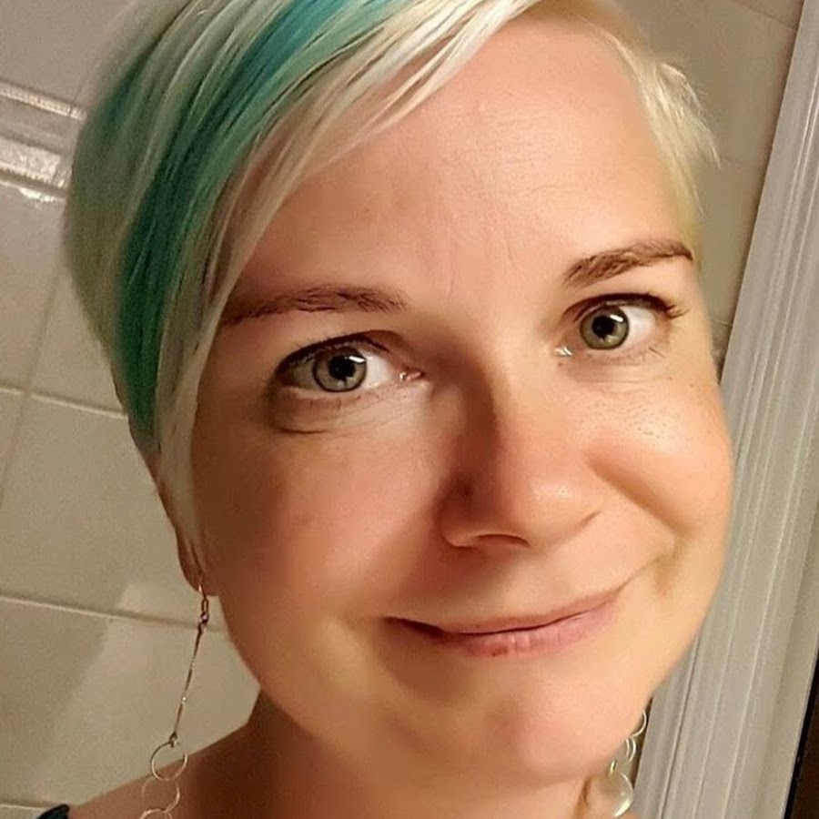 Franska Trion Tillbaka I Grått