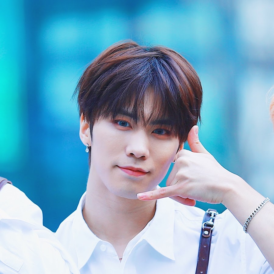 #유캠ASTRO ROCKY - YouTube
