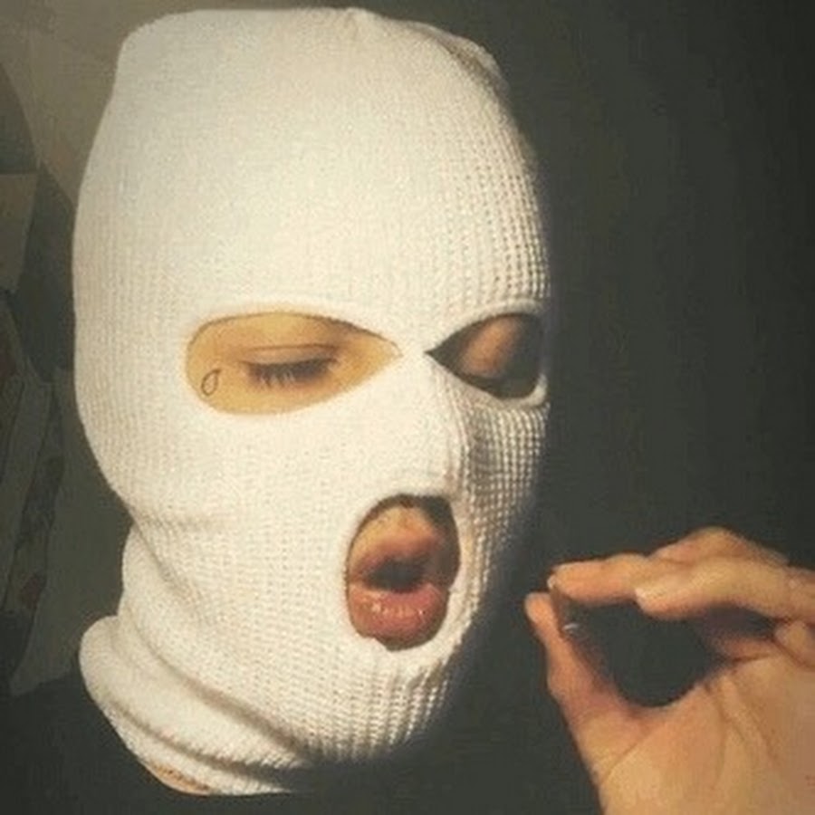 Бандит в белой маске