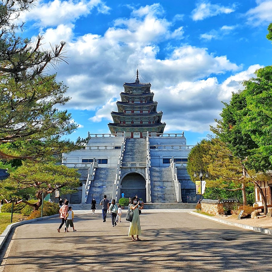 Переедание. Люди. Food wear. Сложные бутерброды. Юбка принт бургеры.