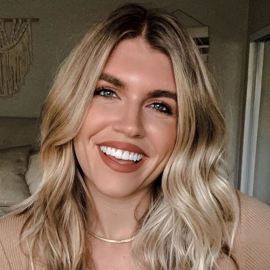 Hannah With The Lipstick - YouTube