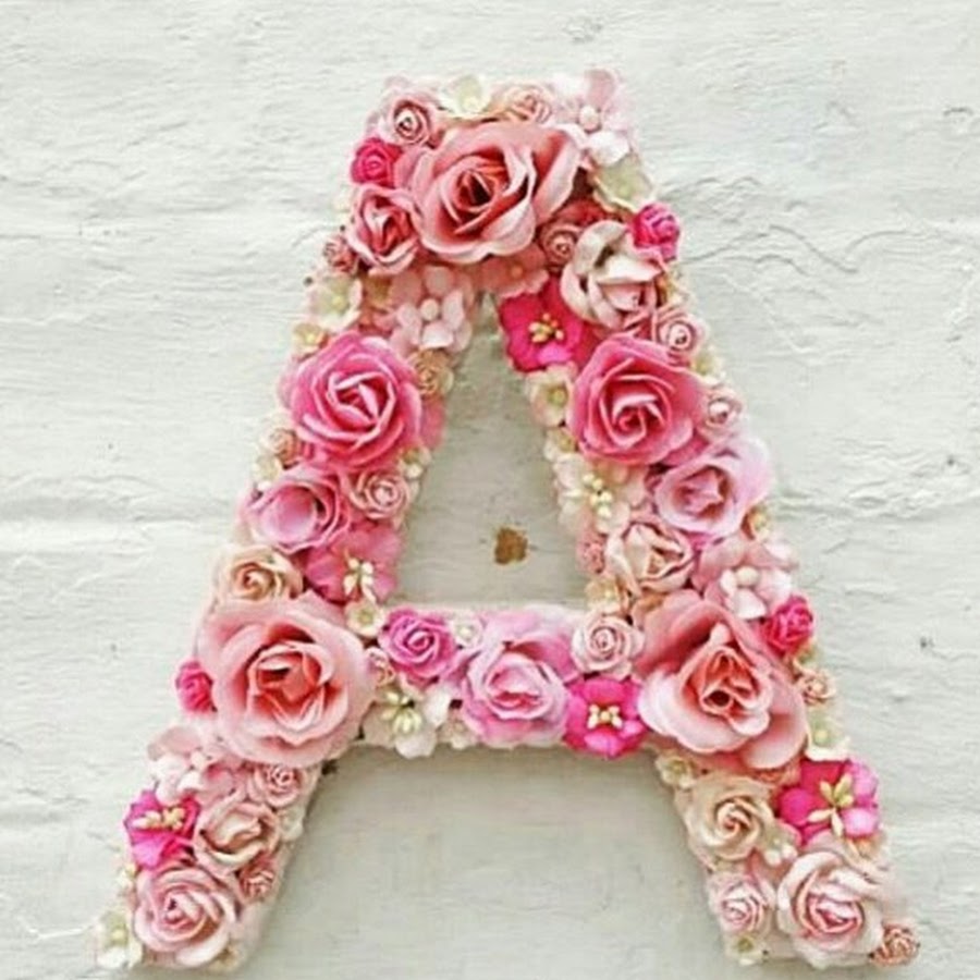 Розовая буква д. Цветочные буквы. Буквы из цветов. Буквы с цветочками. Буква и из цветочков.